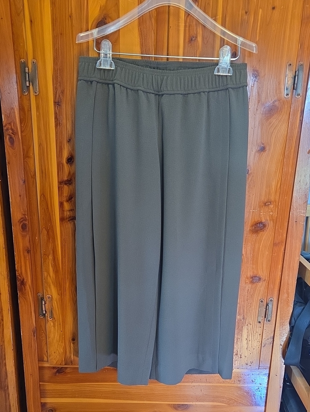 The Limited Olive Cropped Gauchoa